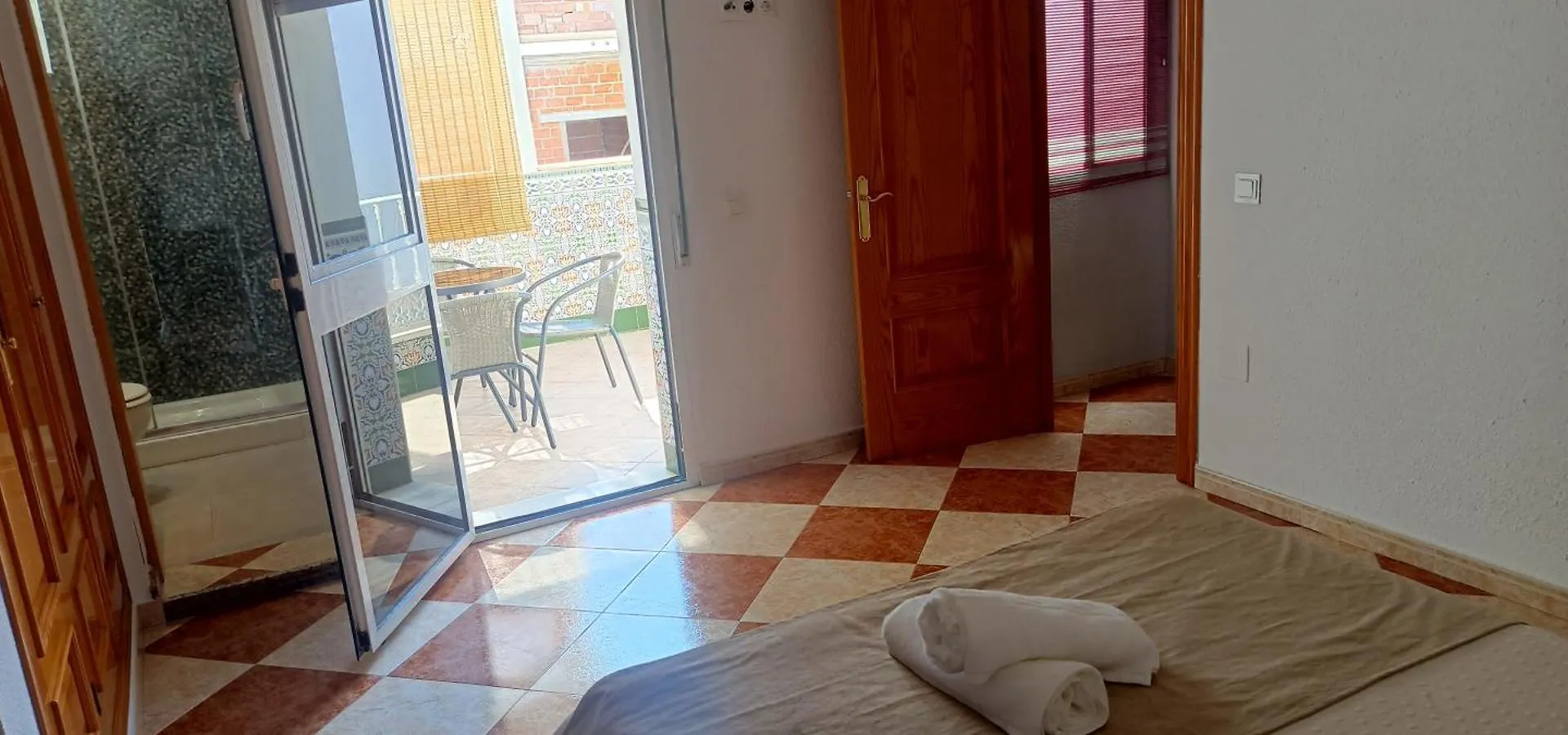 Las Rosas مالقة بيت ضيافة